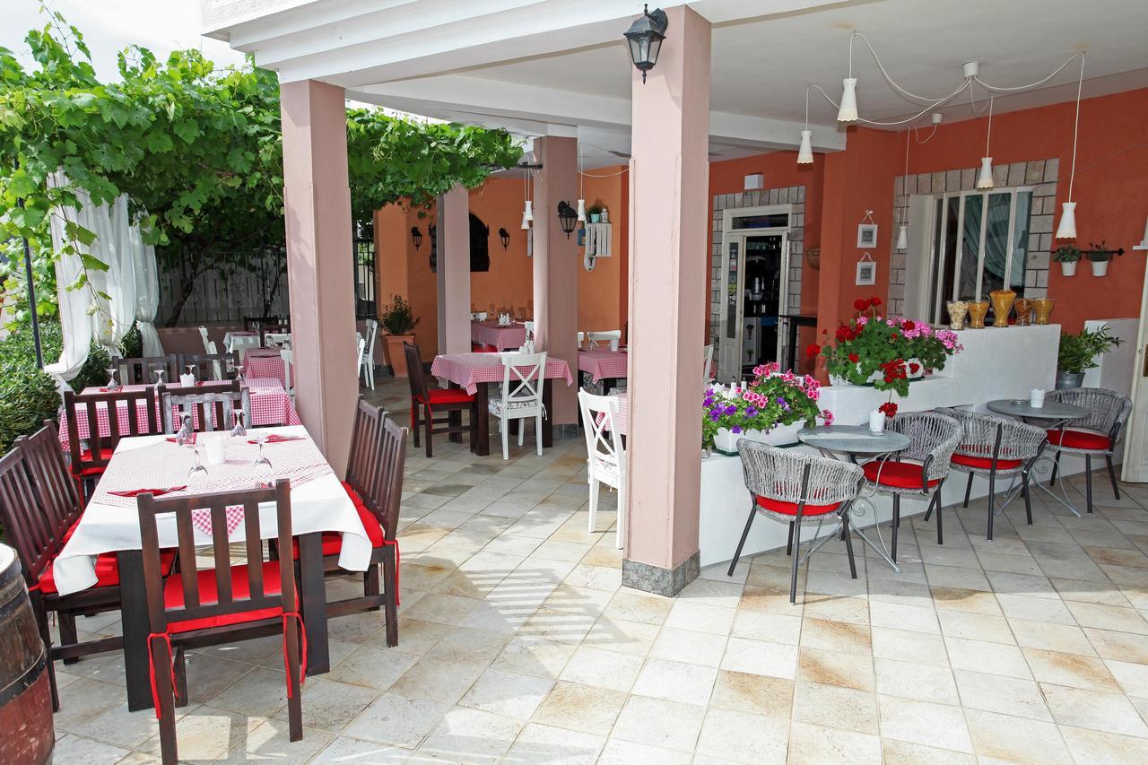 Rooms Villa Padre Pag Town Exterior photo